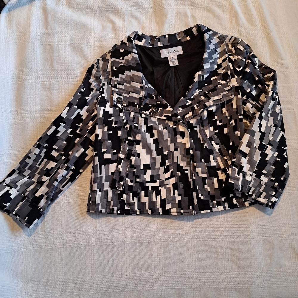 Calvin Klein women's size Medium blazer, black, gray & white, cropped boxy fit,